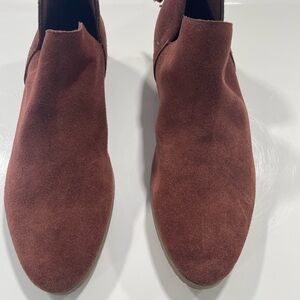NWOT Kenneth Cole Reaction Maroon Ankle Boots. NWOT. Sz 8.